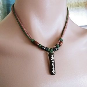 TRIBAL SPIRIT SYMBOL GREEN BROWN ADJ NECKLACE